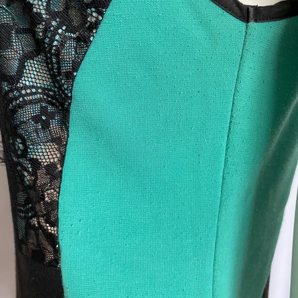 Knee length formal dress - Picture 4 of 4